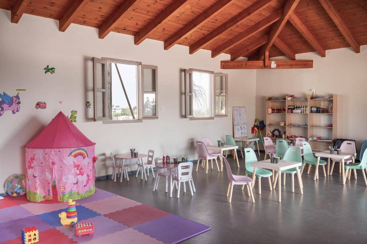 Helea Lifestyle Beach Resort Каллифея Экстерьер фото A classroom at the school