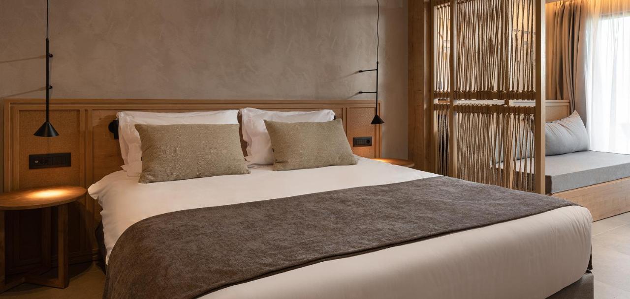 Helea Lifestyle Beach Resort Каллифея Экстерьер фото A bed with a throw